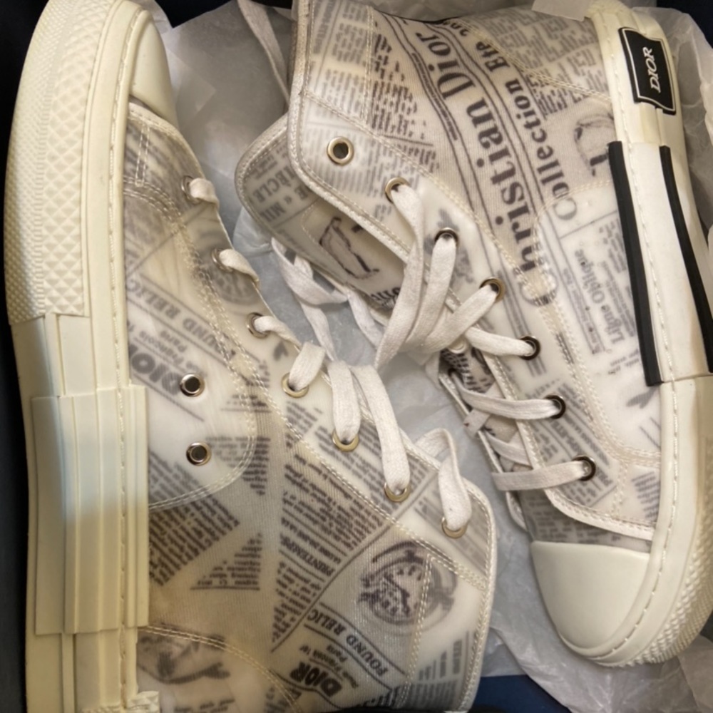 Dior. Daniel Arsham Newspaper - Picture 2 of 4